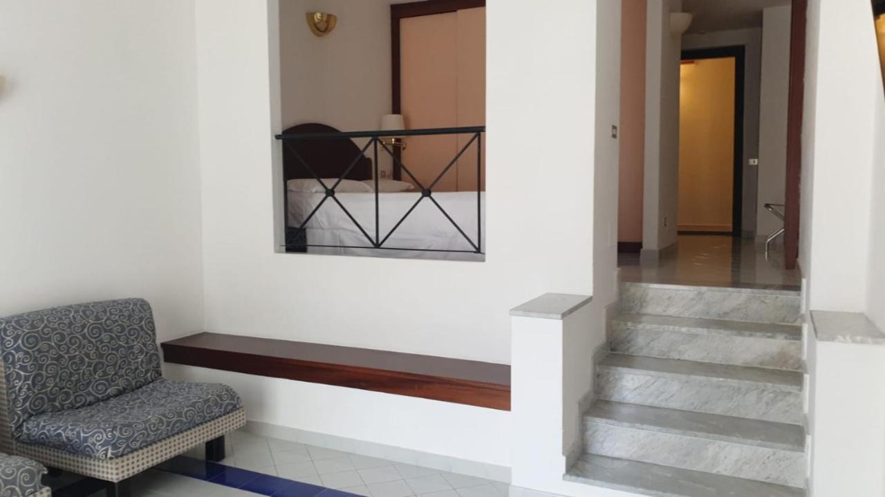 Le Super Suite Del Domina Royal Positano Bagian luar foto